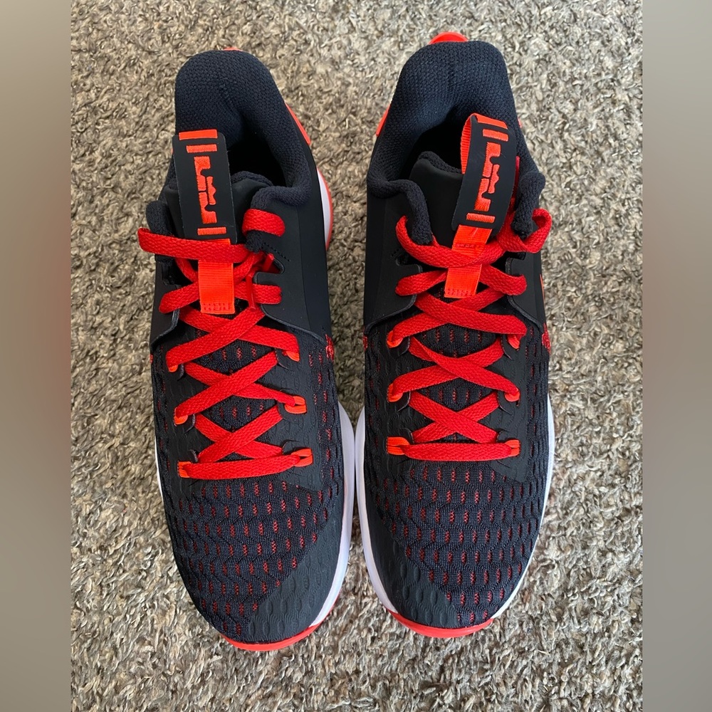 Nike LeBron Witness 5 Bred 2021